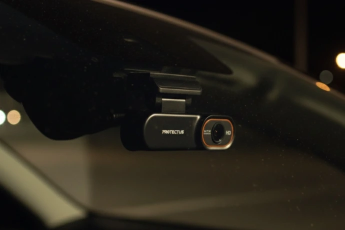 حماية سيارة أحد العملاء بكاميرا Protectus 4G Dashcam